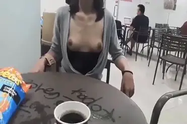 ABG Cantik Pamer Tete Gede Mulus Mantap poster