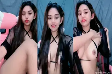Baju Ketat Toket Gede Digrepe Becek Sebelum Mulai Indo poster