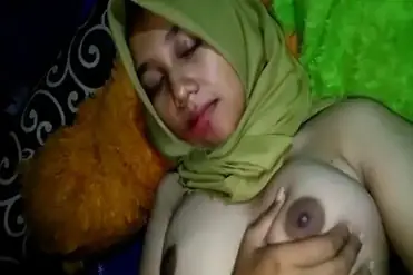 Hijab Cantik Ukhty Sange Remas Toket Gede Sampe Basah poster